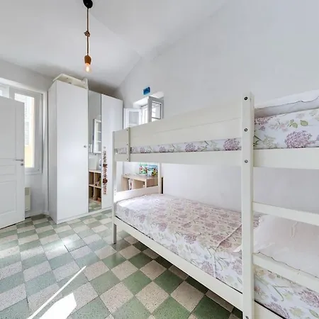 Between The Roofs Of Old Town And The Sea Διαμέρισμα