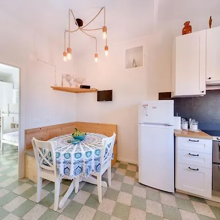 Between The Roofs Of Old Town And The Sea Apartment *