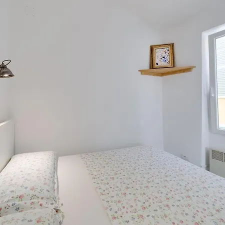 Between The Roofs Of Old Town And The Sea Apartment Menton