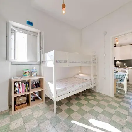 Between The Roofs Of Old Town And The Sea Apartment *