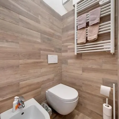 Apartment Between The Roofs Of Old Town And The Sea