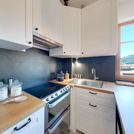 Between The Roofs Of Old Town And The Sea דירה מנטון