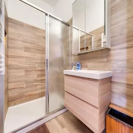 Between The Roofs Of Old Town And The Sea Apartment *