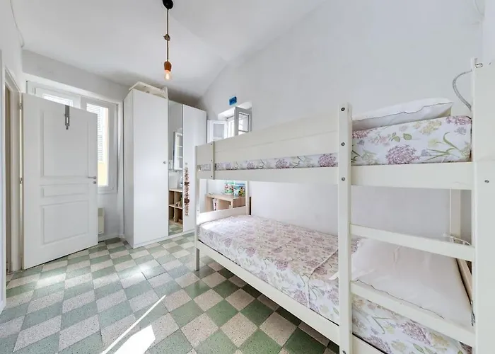 Between The Roofs Of Old Town And The Sea 아파트