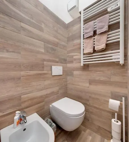 아파트 Between The Roofs Of Old Town And The Sea