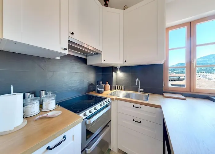 Between The Roofs Of Old Town And The Sea Apartamento Menton